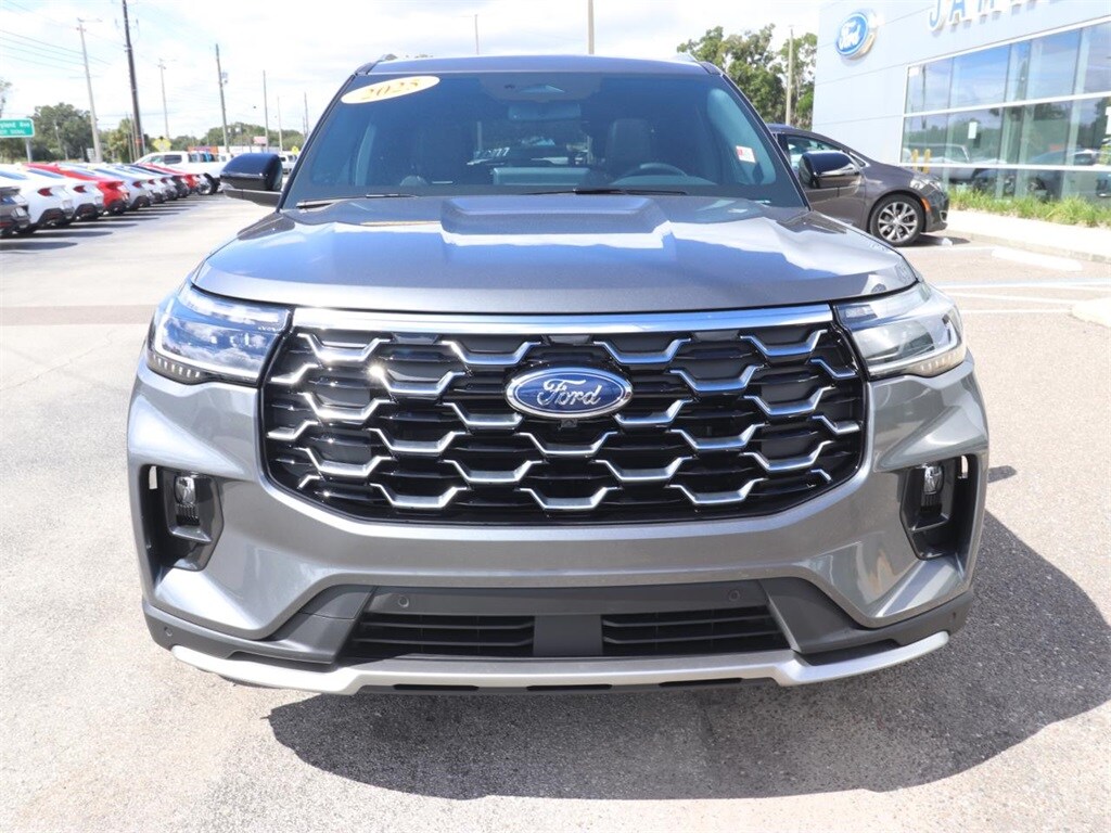 2025 Ford Explorer Platinum photo 3
