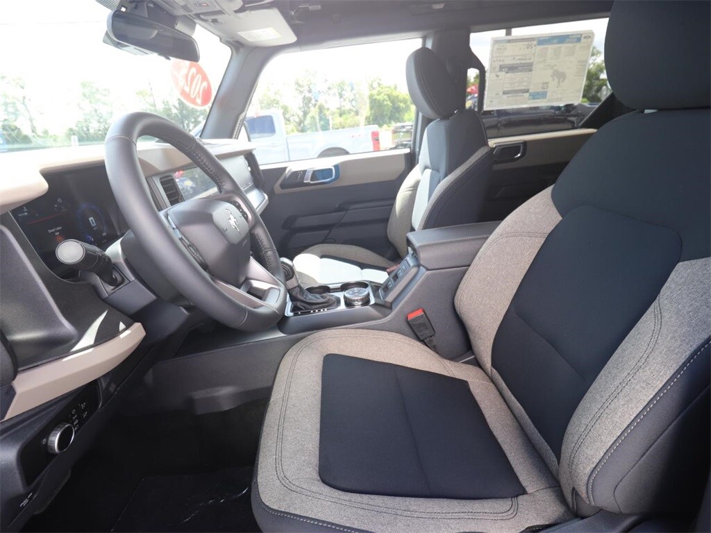 2025 Ford Bronco Big Bend photo 2