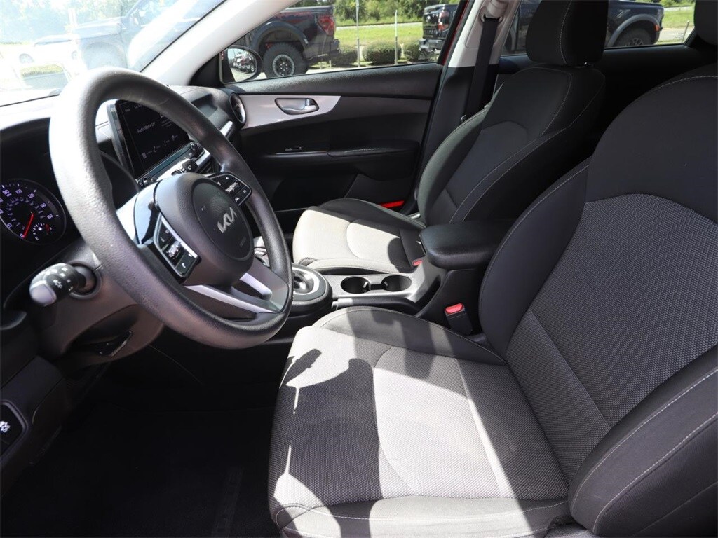 2023 Kia Forte LXS photo 2