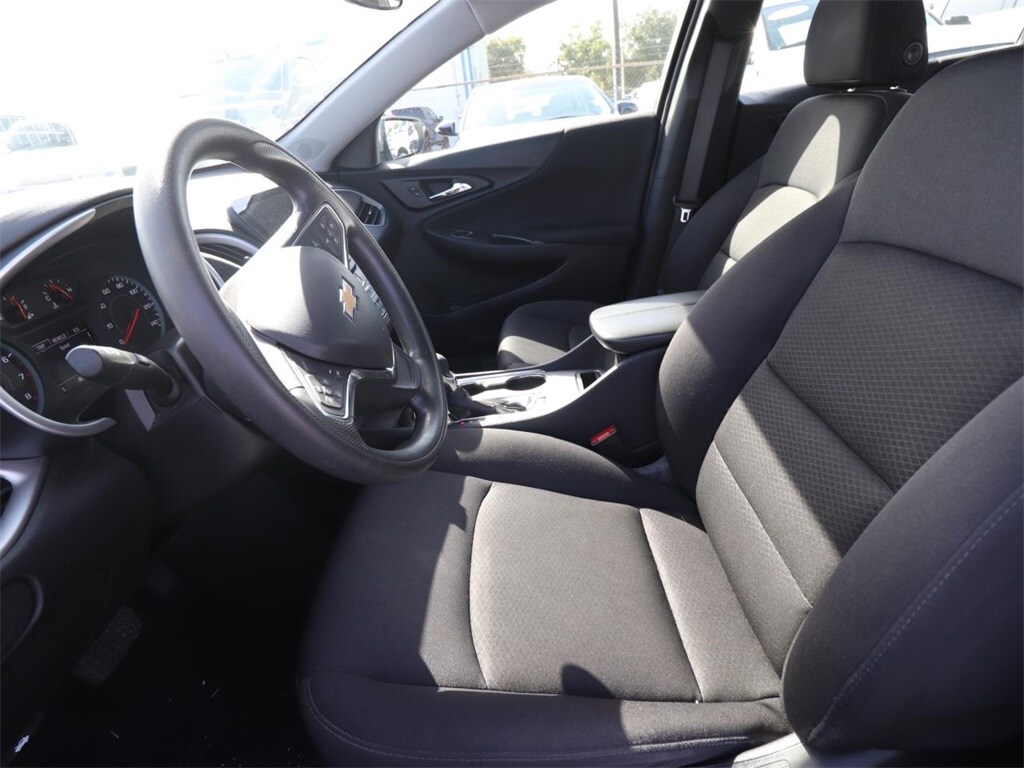 2024 Chevrolet Malibu 1LT photo 2