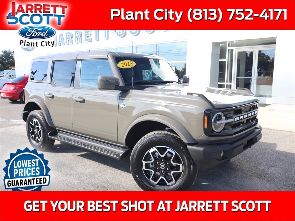 2025 Ford Bronco 4-Door Outer Banks's photo