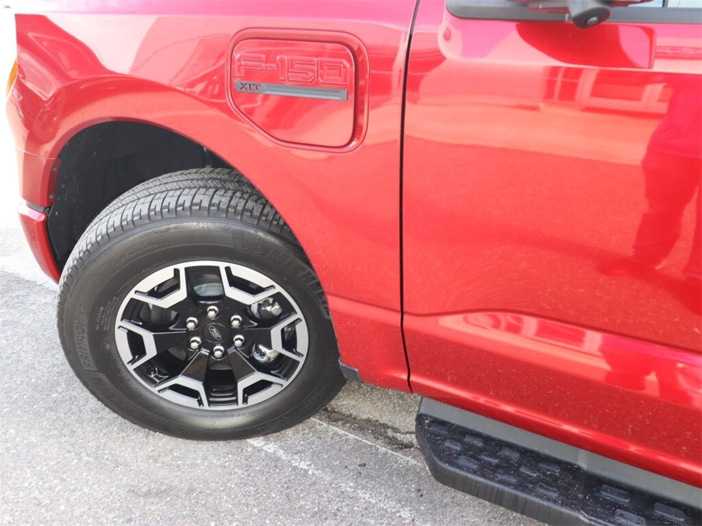 2023 Ford F-150 XLT Lightning photo 3