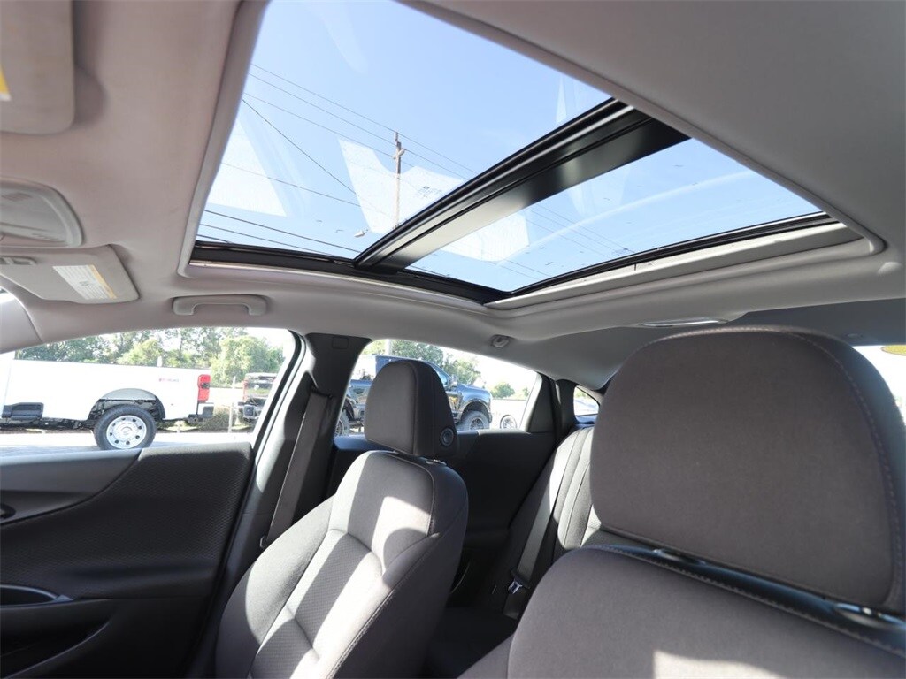 2024 Chevrolet Malibu 1LT photo 2