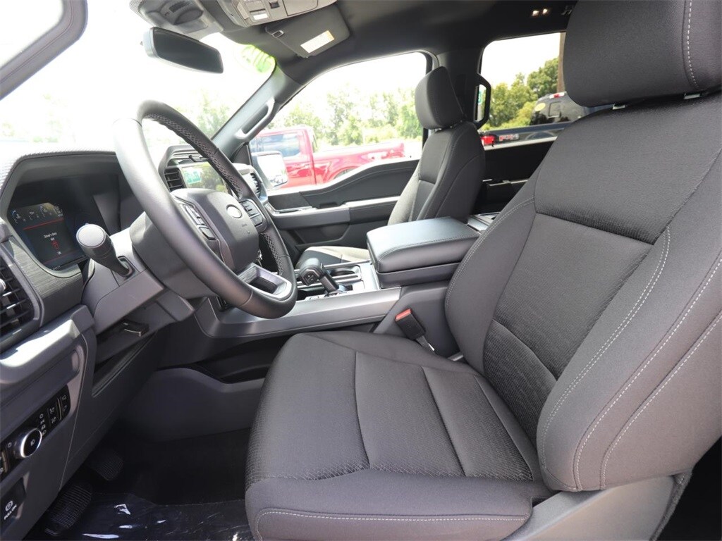 2025 Ford F-150 XLT photo 2