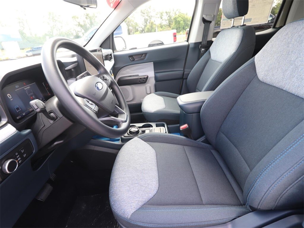 2025 Ford Maverick XLT photo 2