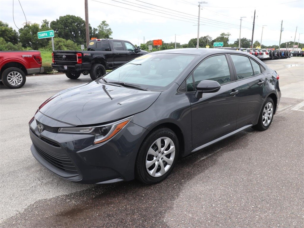 2024 Toyota Corolla LE photo 3
