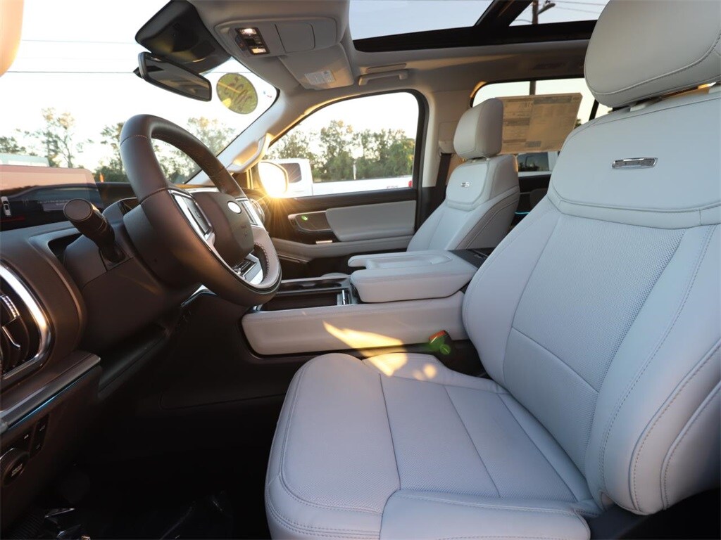 2025 Ford Expedition MAX Platinum photo 2