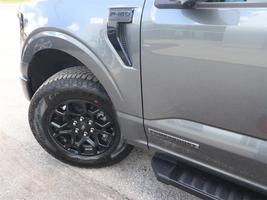 2025 Ford F-150 XLT photo 4