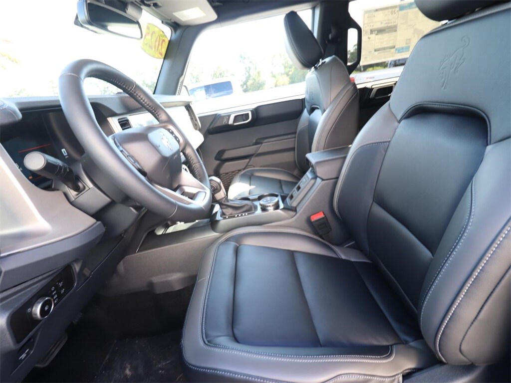 2025 Ford Bronco Outer Banks photo 2