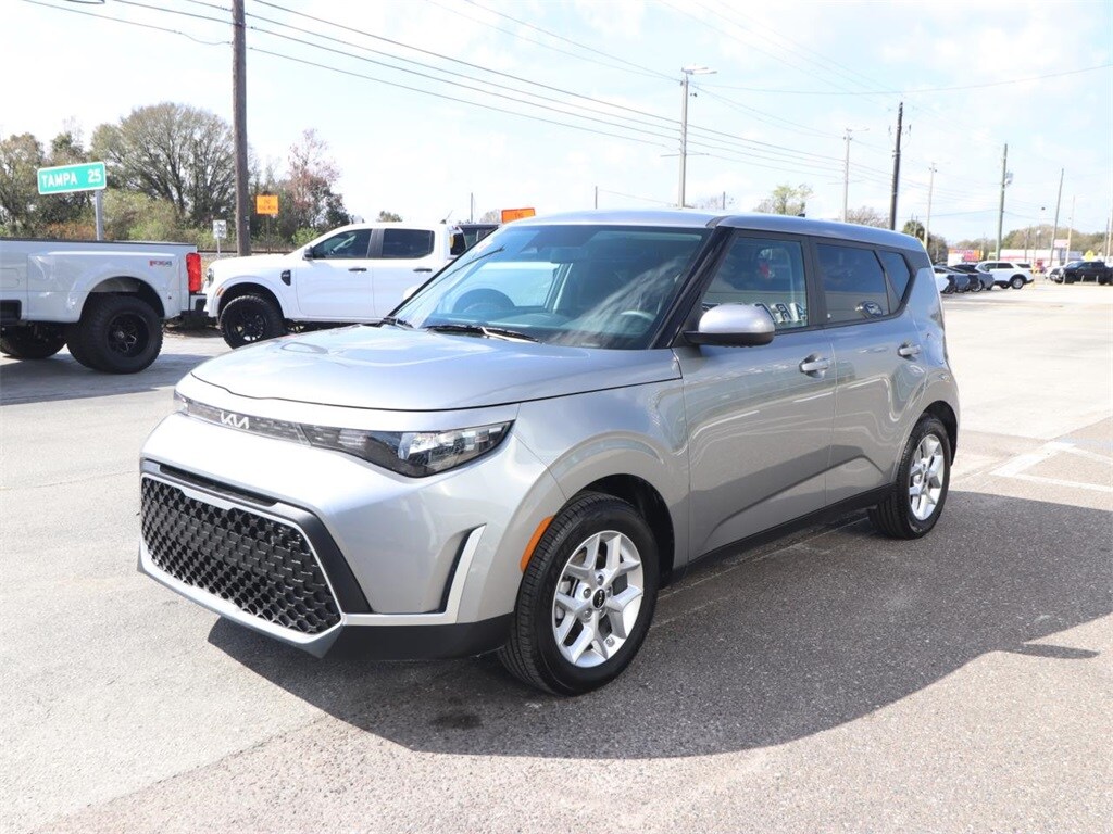 Used 2025 Kia Soul LX Hatchback