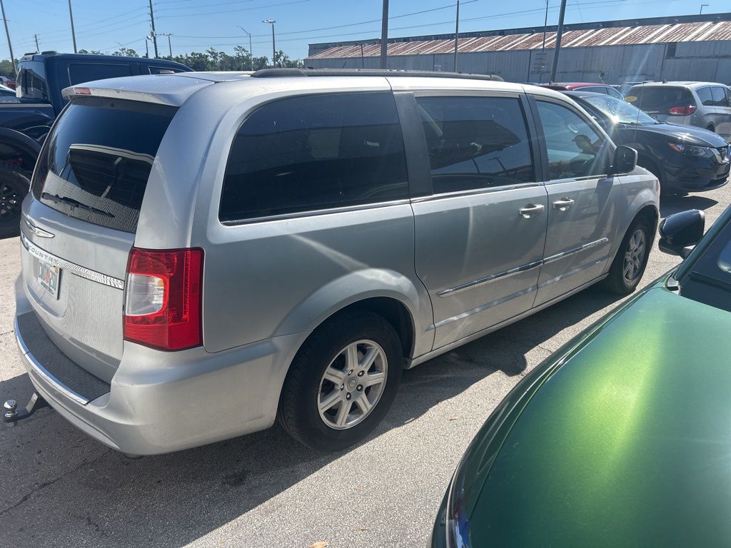 2012 Chrysler Town & Country Touring's photo