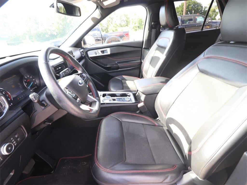 2022 Ford Explorer ST-Line photo 2