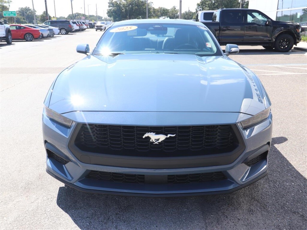 2025 Ford Mustang EcoBoost photo 4