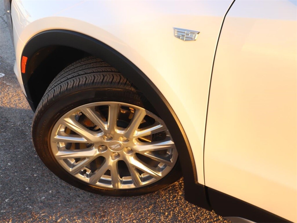 2022 Cadillac XT4 Premium Luxury photo 2