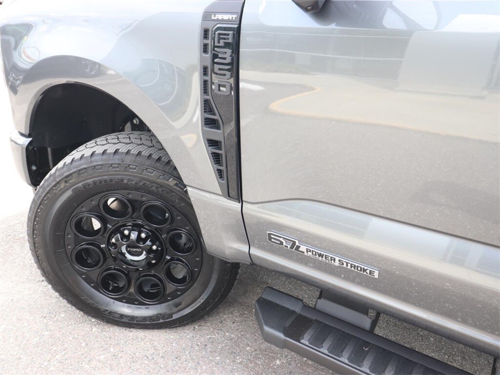 2026 Ford F-350 Lariat photo 3