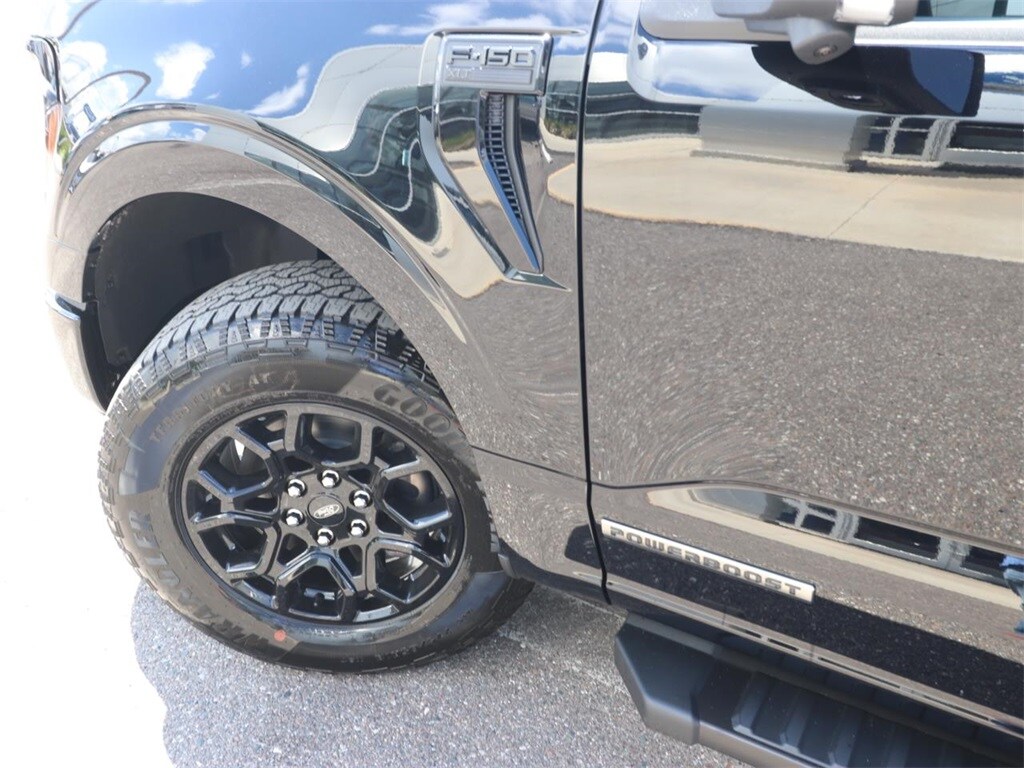 2025 Ford F-150 XLT photo 3