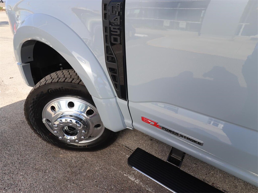 2026 Ford F-450 Platinum photo 4
