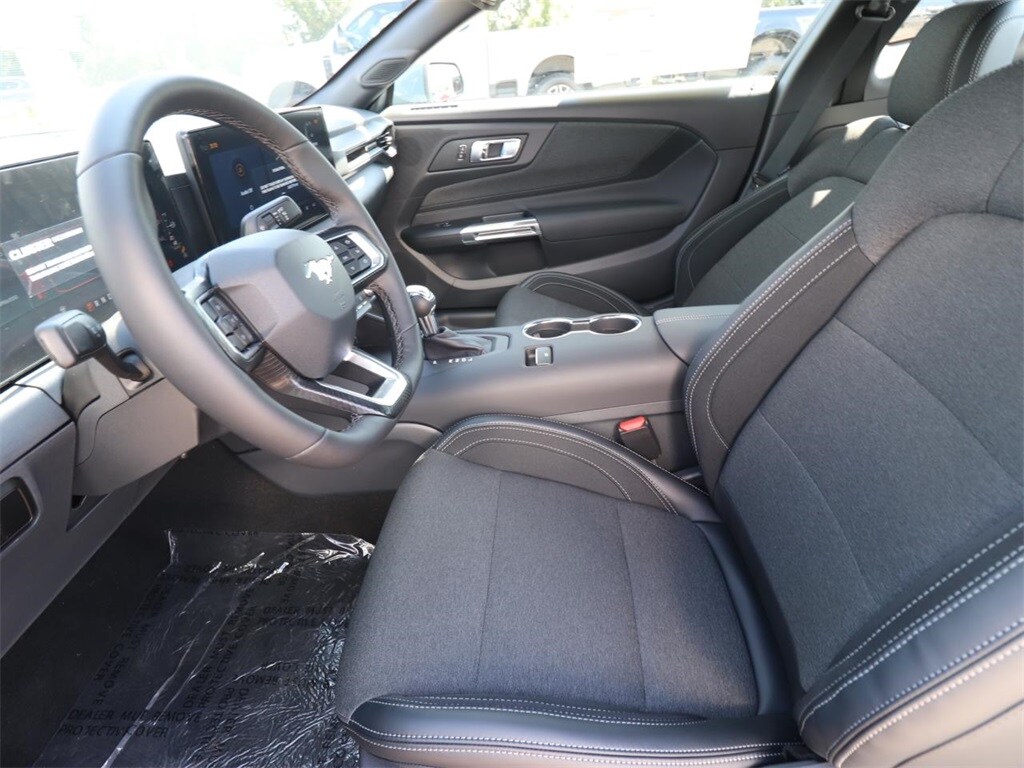 2025 Ford Mustang EcoBoost photo 2