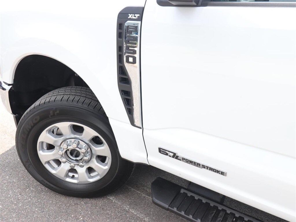 2024 Ford F-250 XLT photo 3