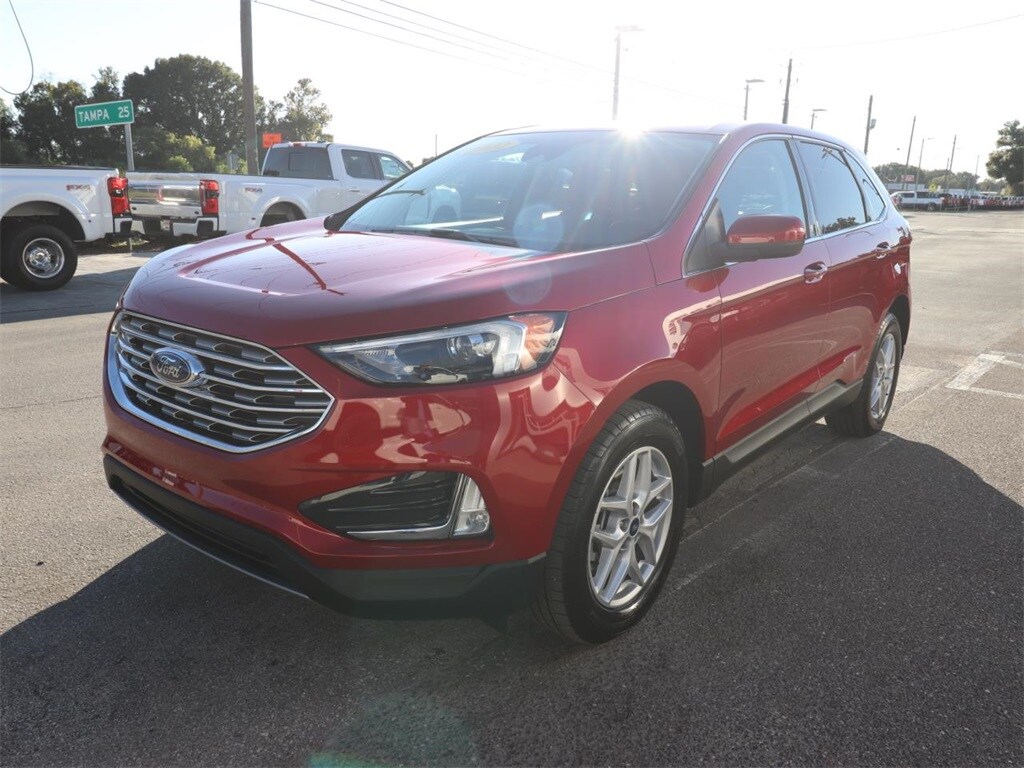 2022 Ford Edge SEL photo 2