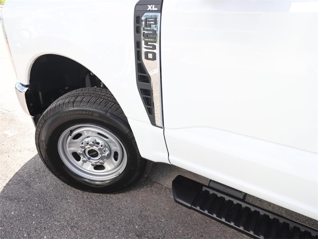2026 Ford F-250 XL photo 4