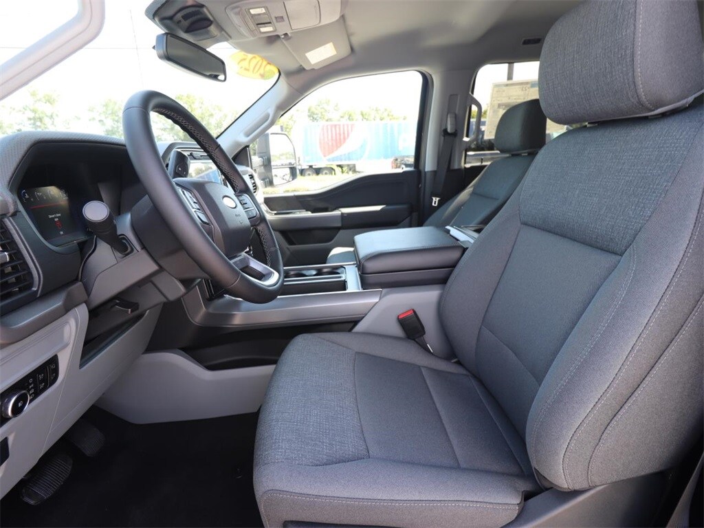 2025 Ford F-150 XLT photo 2