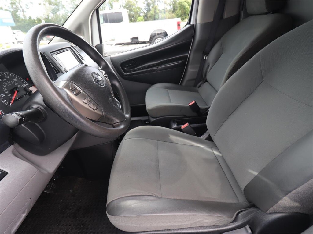 2021 Nissan NV200 SV photo 2