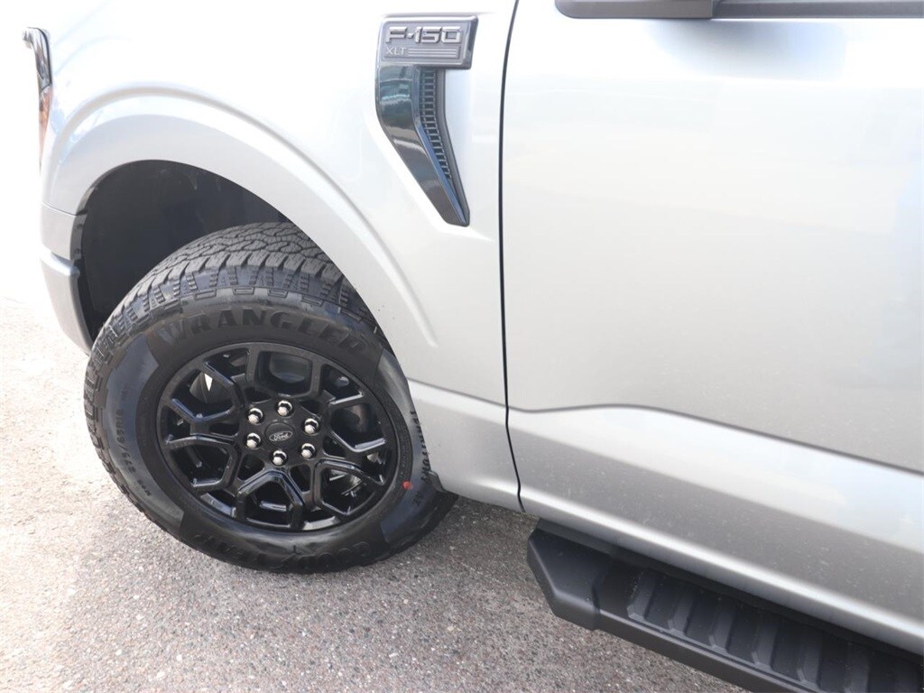 2025 Ford F-150 XLT photo 3