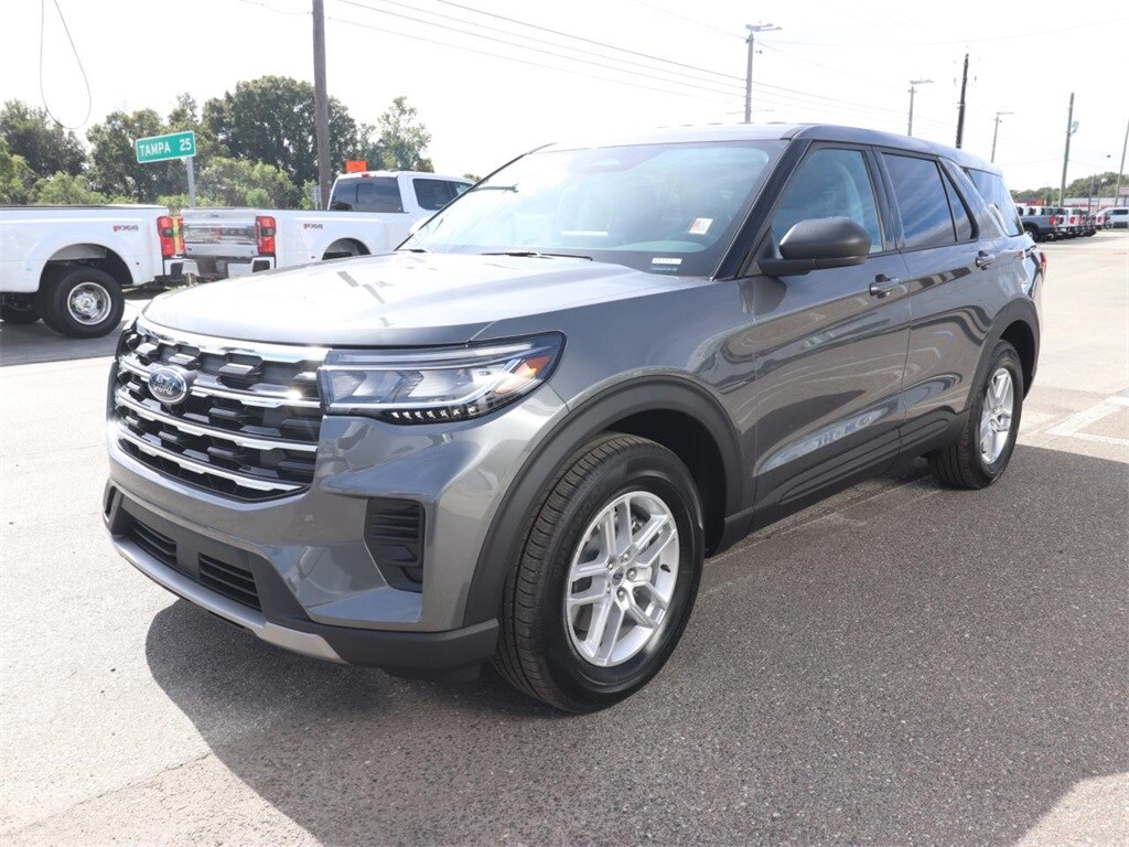 2026 Ford Explorer photo 3