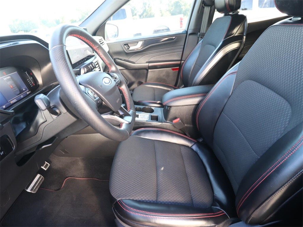 2023 Ford Escape ST-Line photo 2