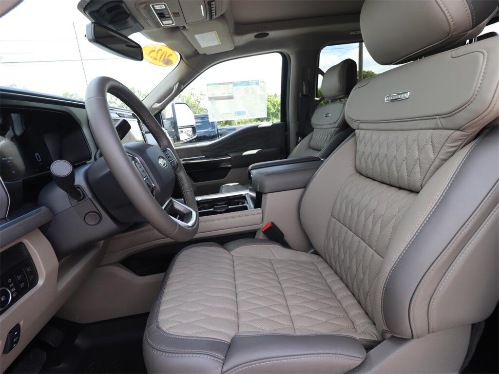 2025 Ford F-350 Platinum photo 2