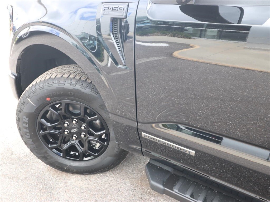 2025 Ford F-150 XLT photo 4