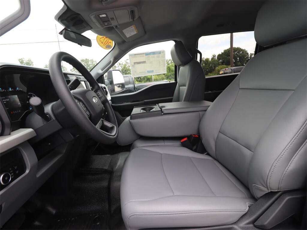 2025 Ford F-450 XL photo 2