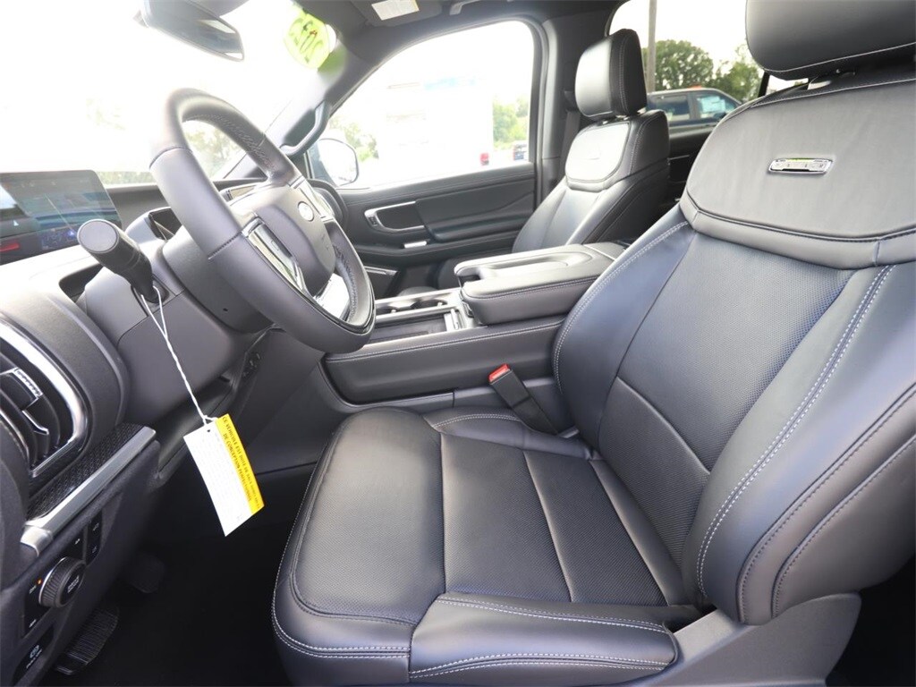 2025 Ford Expedition Platinum photo 2