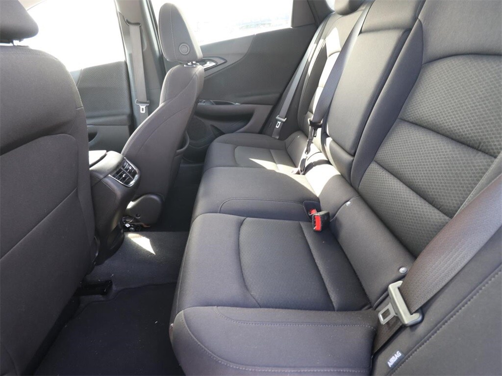 2024 Chevrolet Malibu 1LT photo 2