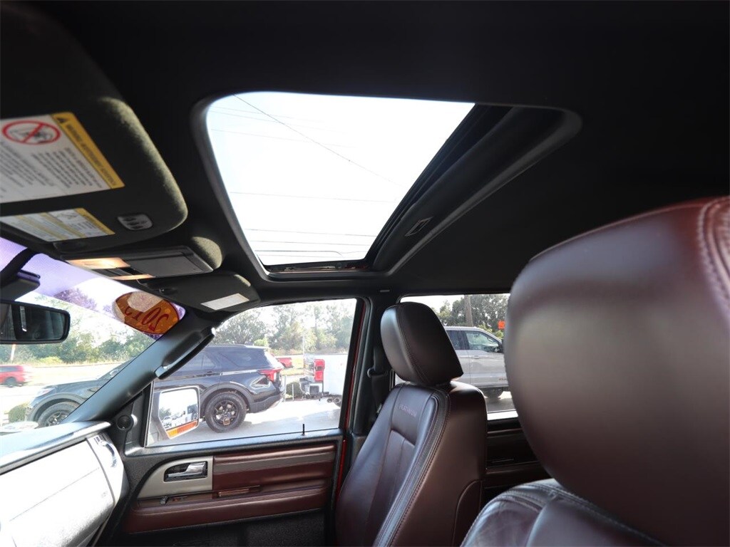 2015 Ford Expedition EL Platinum photo 2