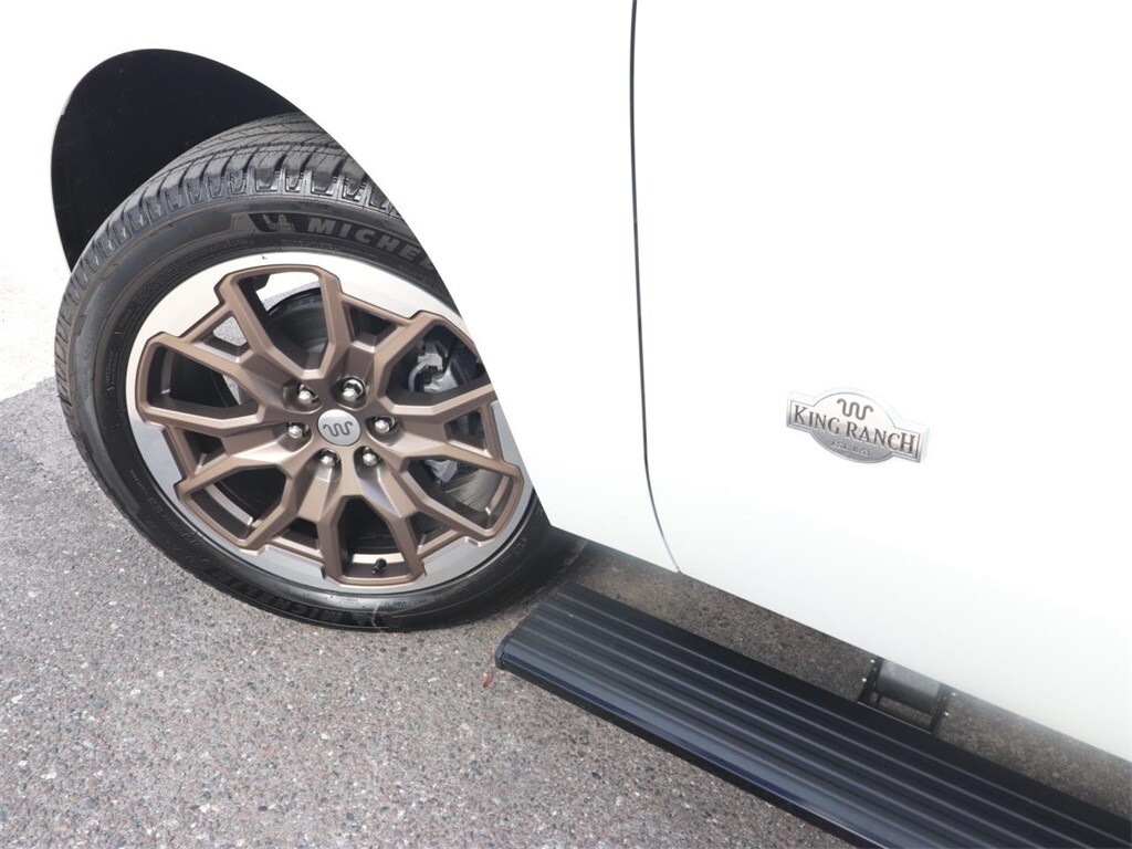 2025 Ford Expedition MAX King Ranch photo 3