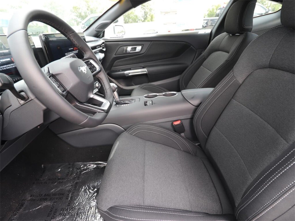 2025 Ford Mustang EcoBoost photo 2