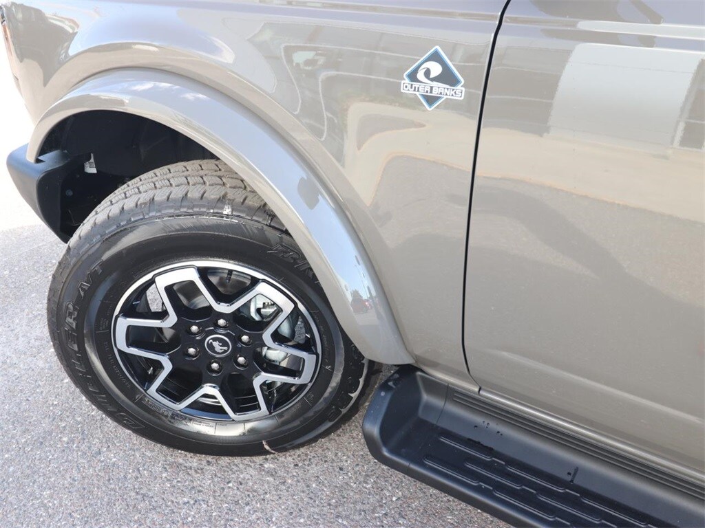 2025 Ford Bronco Outer Banks photo 4