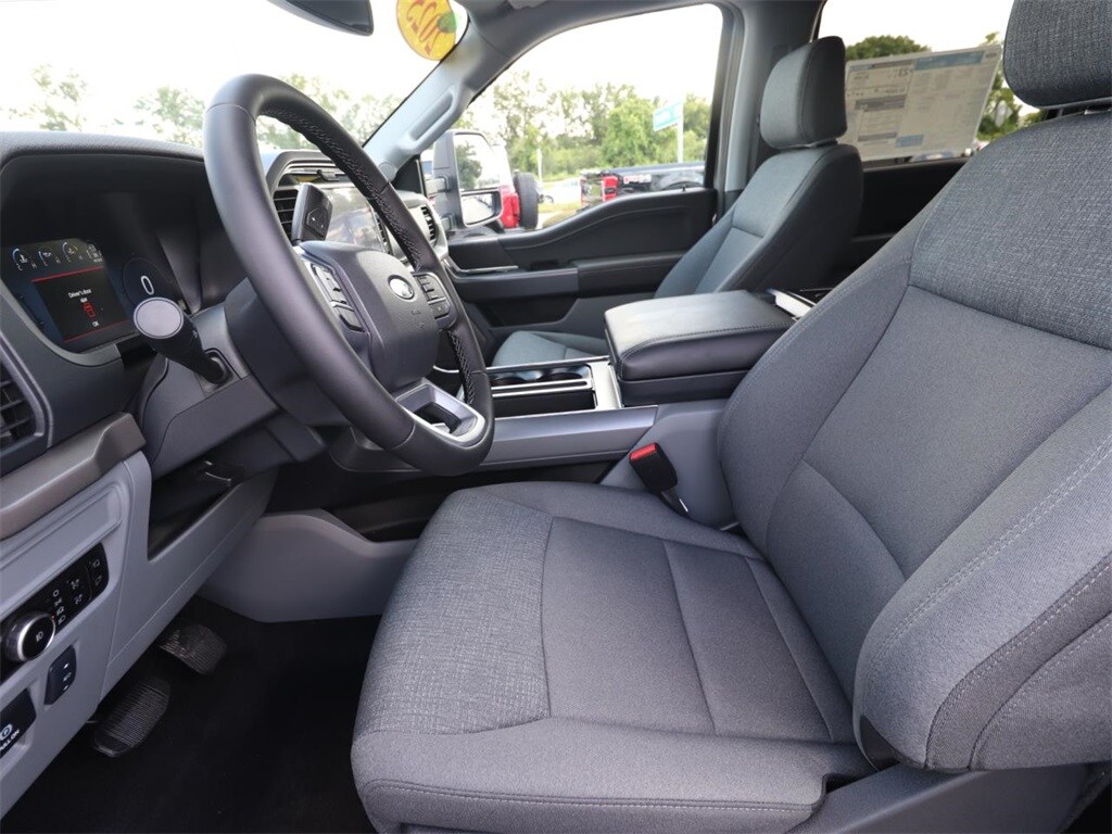 2025 Ford F-150 XLT photo 2