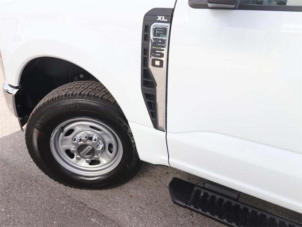 2026 Ford F-250 XL photo 4