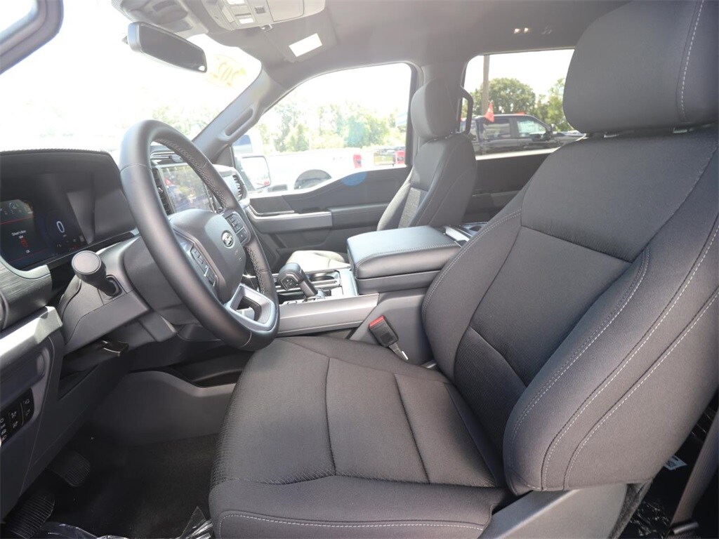 2025 Ford F-150 XLT photo 2