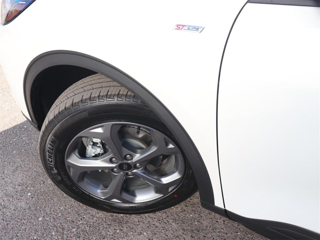 2026 Ford Escape ST-Line photo 3