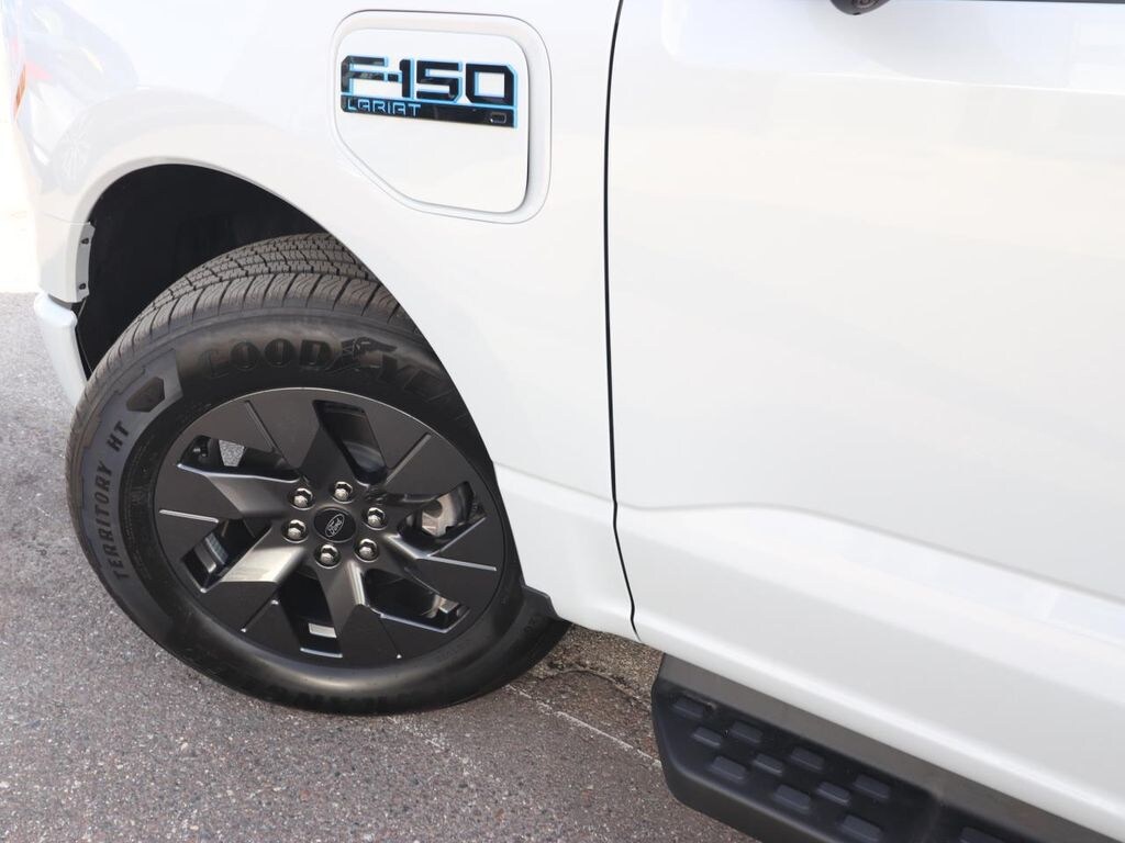 New 2025 Ford F-150 Lightning Lariat TRUCK