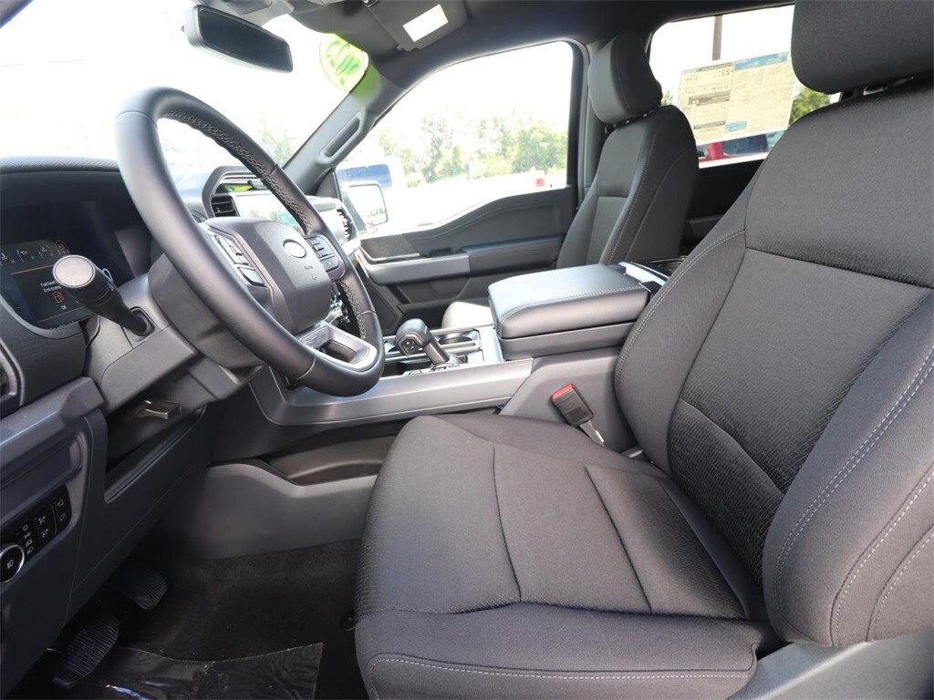 2025 Ford F-150 XLT photo 2