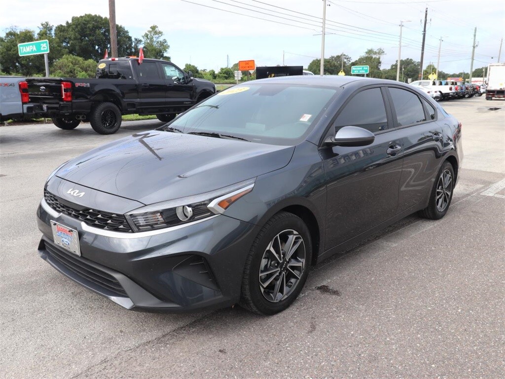2023 Kia Forte LXS photo 2