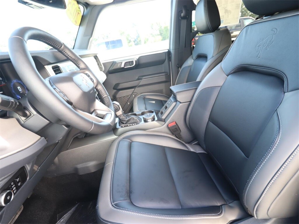 2025 Ford Bronco Outer Banks photo 2