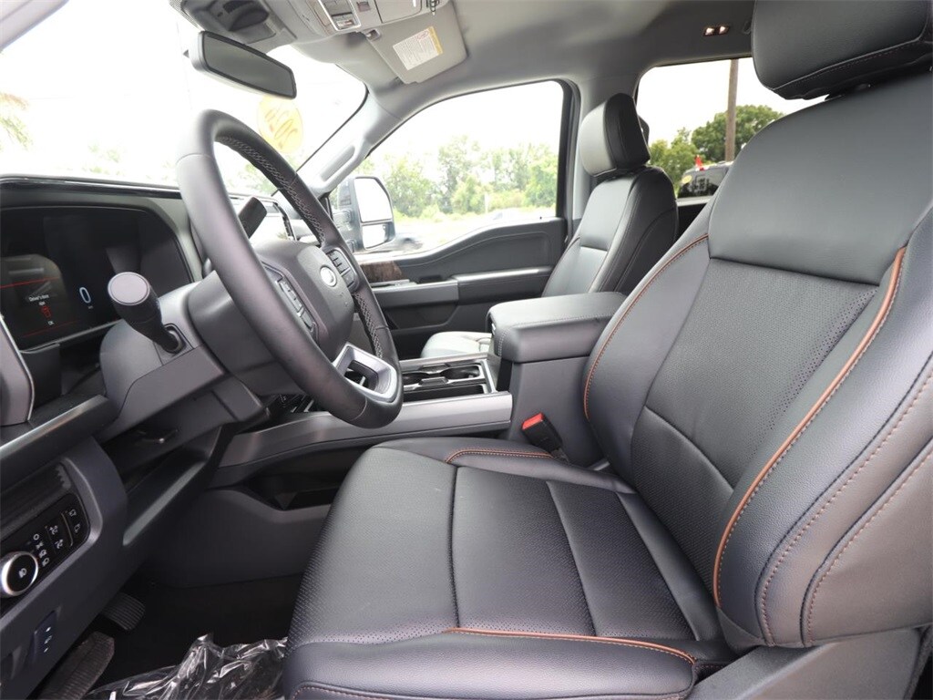 2026 Ford F-350 Lariat photo 2