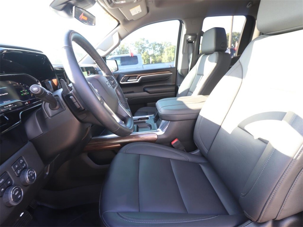 2025 Chevrolet Silverado 1500 RST photo 2