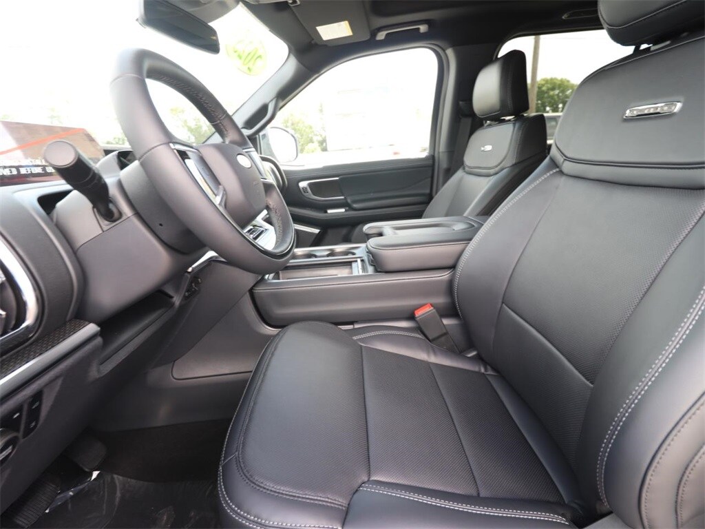 2025 Ford Expedition Platinum photo 2